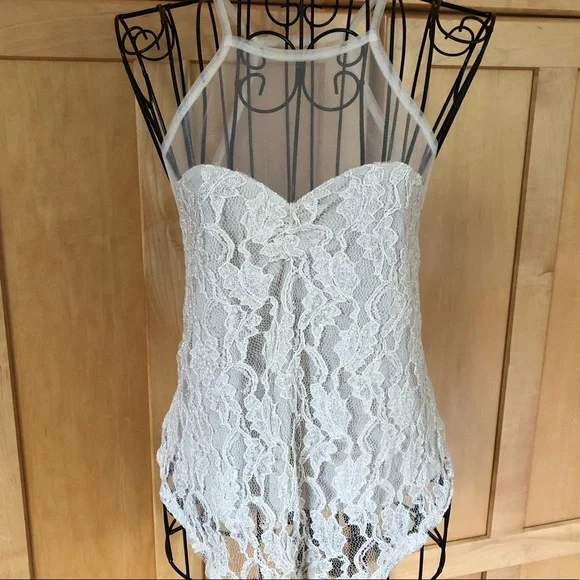 Kimchi Blue cream lace overlay with mesh neck Top size XS - Picture 1 of 8